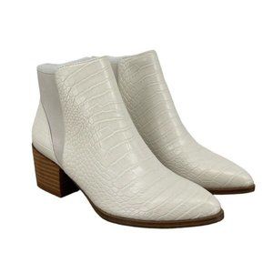 Chinese Laundry Women's Finn Ankle Boot  Ivory Croc Print - Size 5